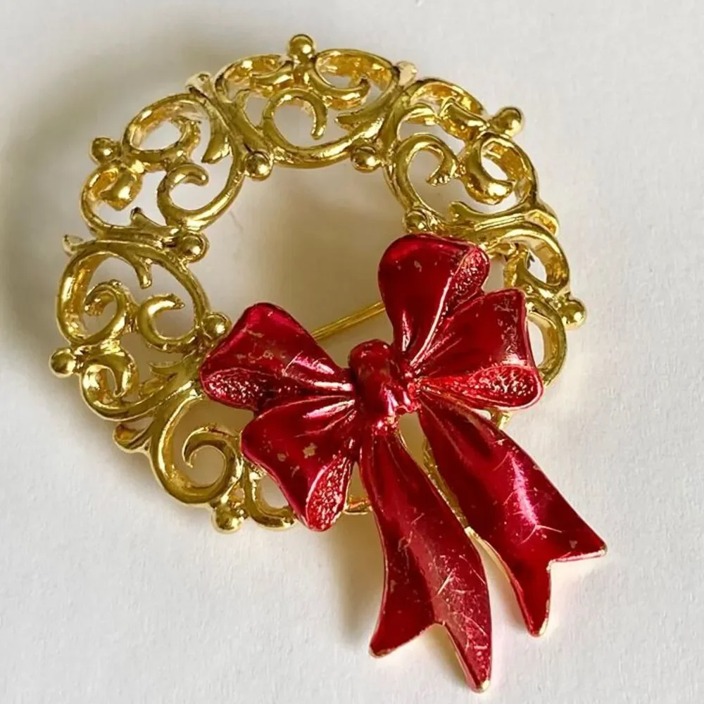 Vintage Christmas Filigree Scroll Wreath Pin Brooch Gold Tone Red Bow JJ Jonette